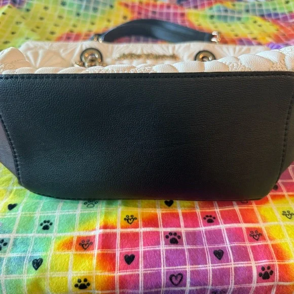 Betsey Johnson Quilted Sea Shell Bag - Picture 10 of 12